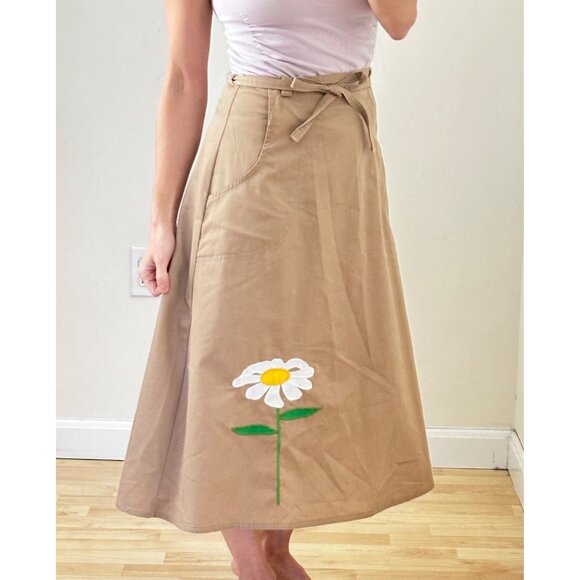 Vintage 60s/70s John Gate Wrap Tan Skirt with Daisy Flower Embroidery Applique - Picture 1 of 12